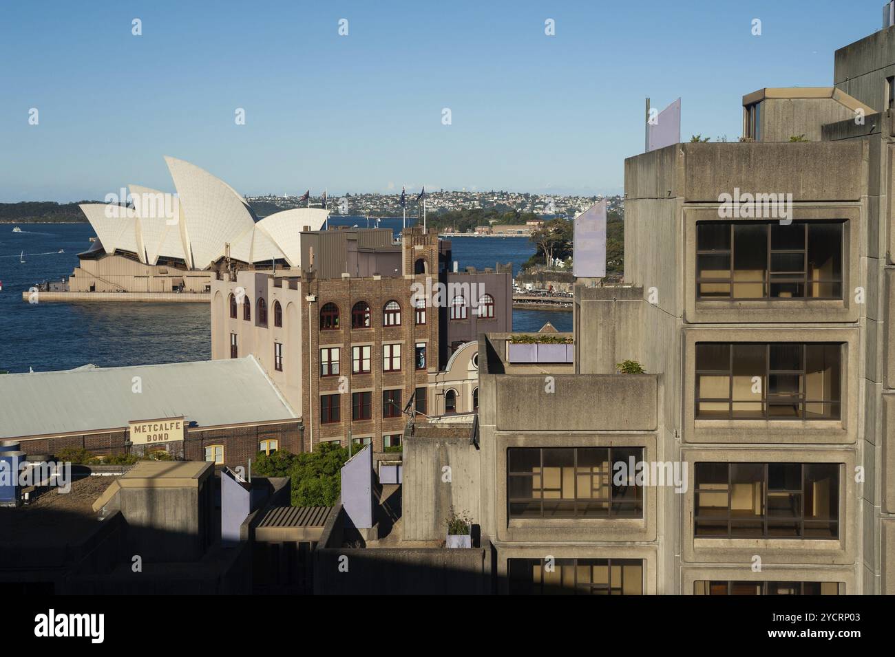 16.09.2018, Sydney, New South Wales, Australien, ein erhöhter Blick von der Harbour Bridge auf Gebäude im Rocks District und das Sydney Opera House Stockfoto