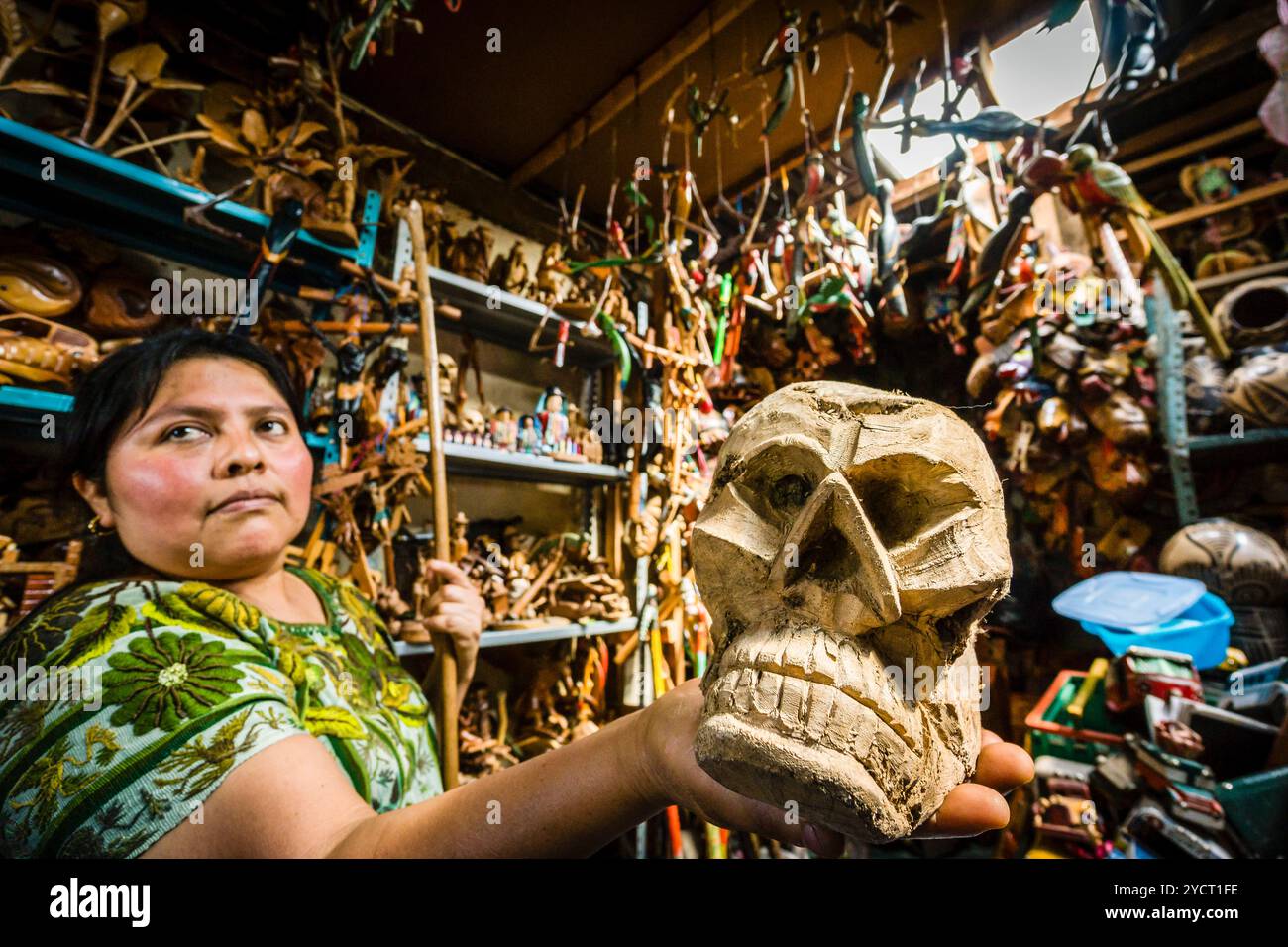 Holzschädel, Santiago Atitlan, Markt, Departement Sololá, Guatemala, Zentralamerika Stockfoto