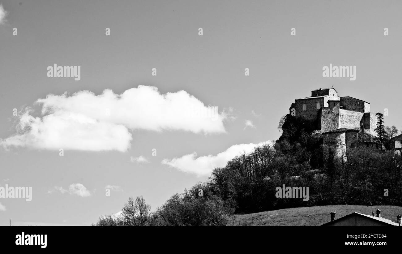 Überreste der mittelalterlichen Burg Canossa, die der Herzogin Matilda von Canossa gehörte, Provinz Reggio EmiliaAppennino Emiliano, Emilia Romagna, Ital Stockfoto