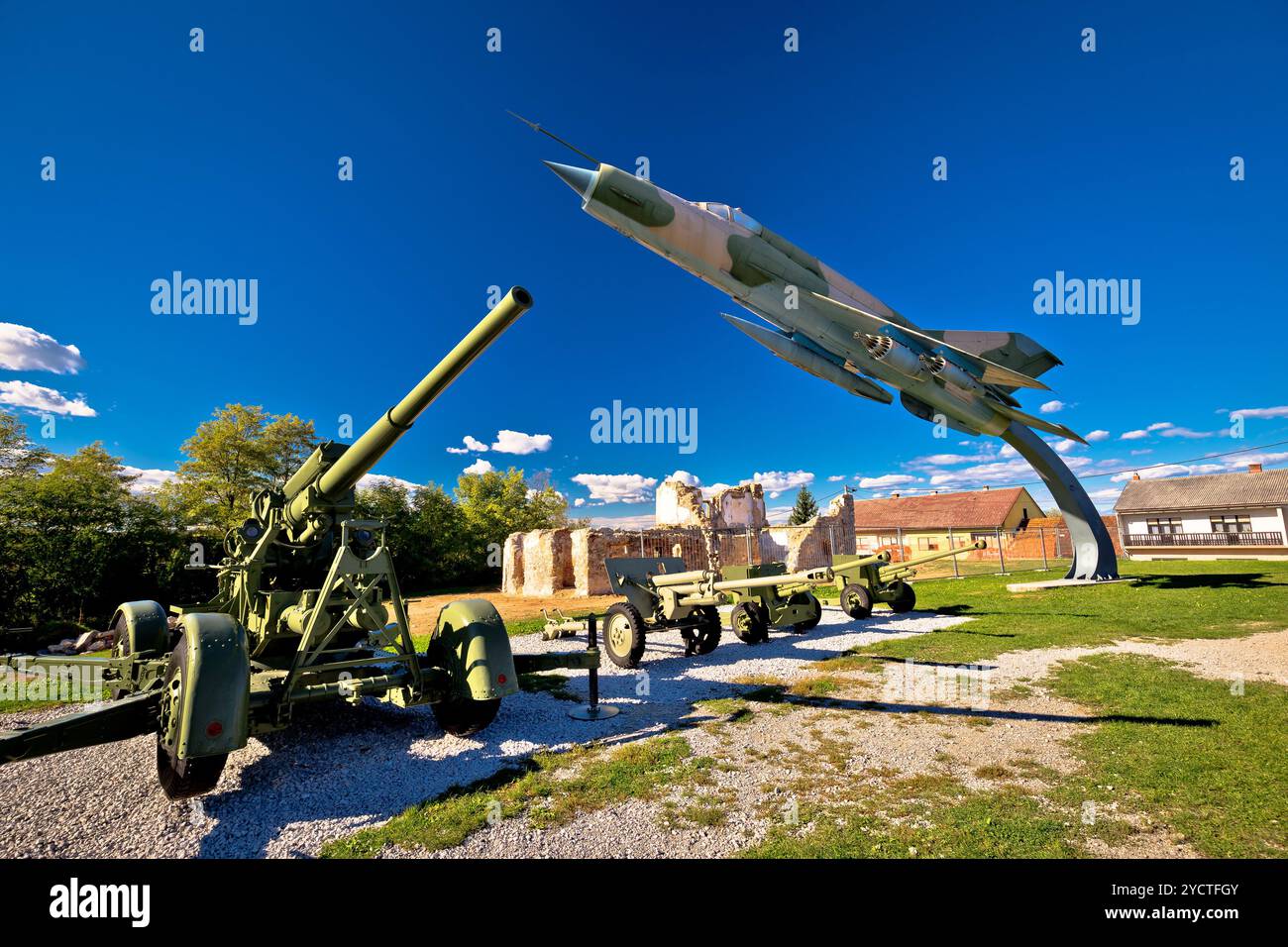 Militärische Cannon und Fighter Jet Stockfoto