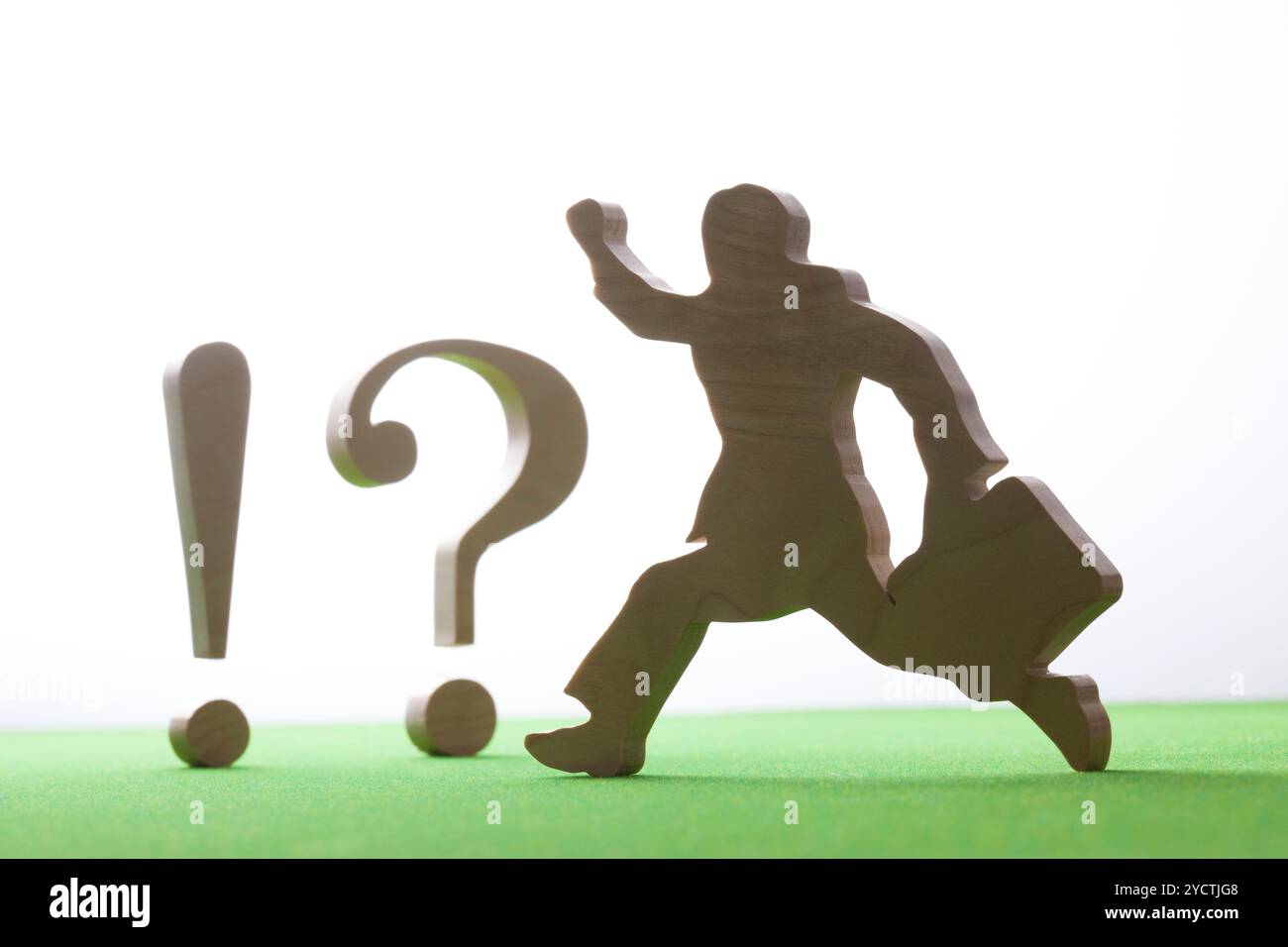 Holz geschnitzter Geschäftsmann Stockfoto