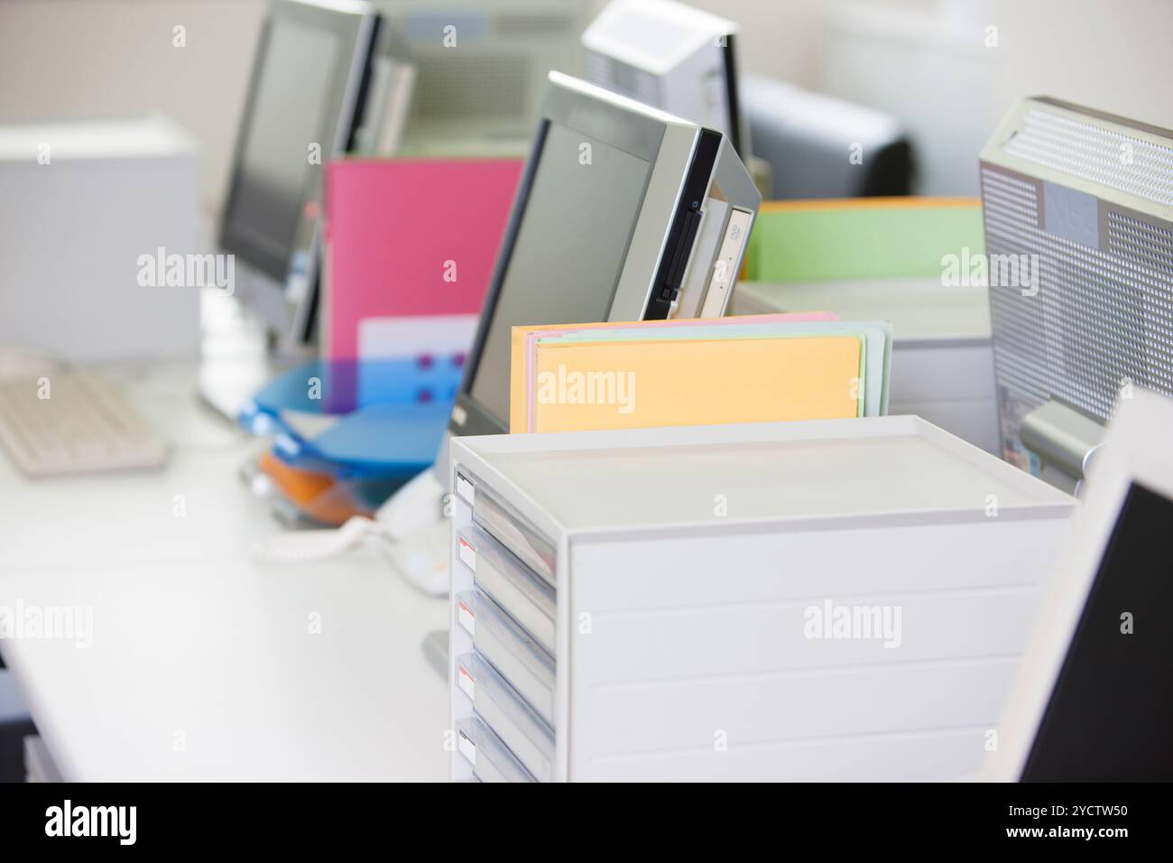 Schreibtisch im Büro Stockfoto