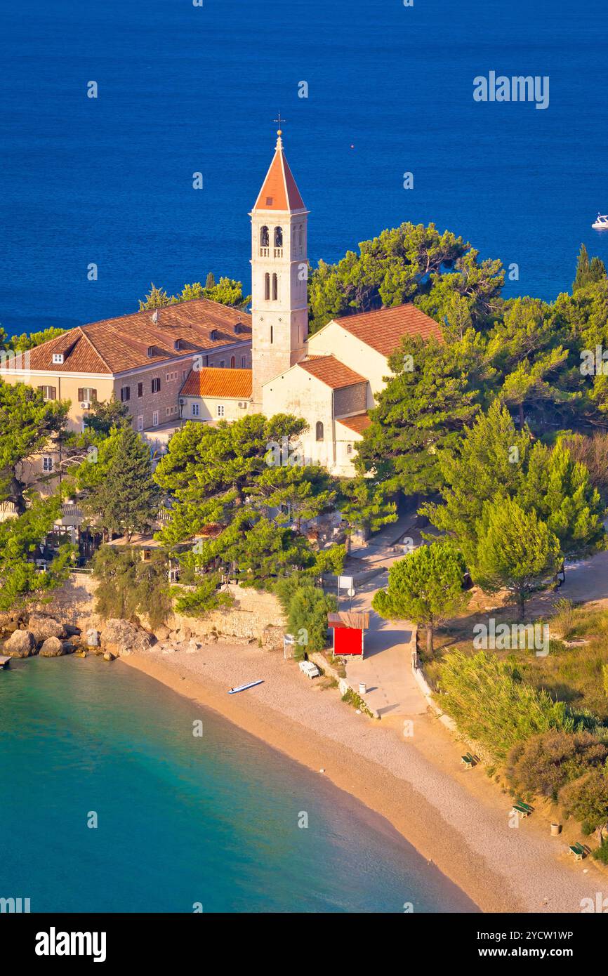 Bol Strand und Kloster Luftaufnahme Stockfoto