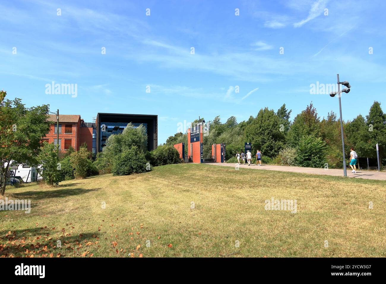 Mulhouse, Elsass, Frankreich - 23. August 2024: Cité de l'Automobile National Museum Schlumpf Collection - die größte Automobilsammlung der Welt in einem ca. Stockfoto