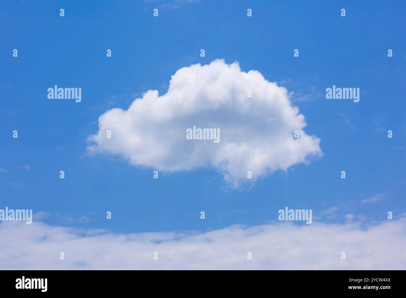 Blauer Himmel und Wolken Stockfoto