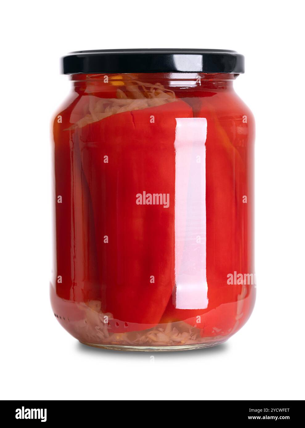 Rote Paprika gefüllt mit deutschem Sauerkraut, eingelegt in Glasgefäß mit Schraubverschluss. Mit fermentiertem Kohl gefüllte Paprika, in Salzlake konserviert. Stockfoto