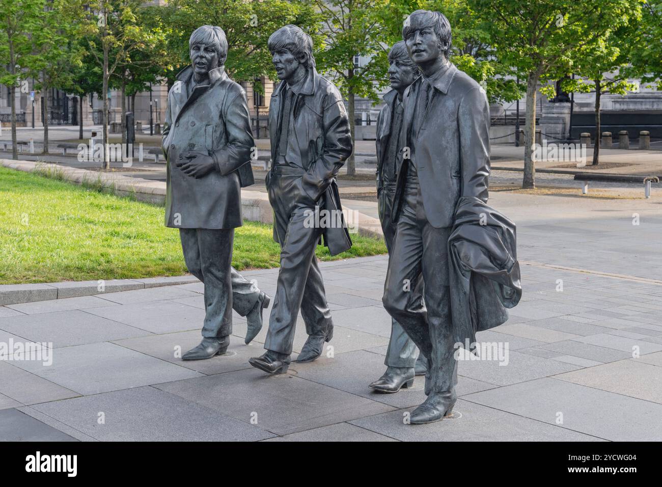 England, Lancashire, Liverpool, Pier Head, Statue of the Beatles von Andrew Edwards, erbaut 2015. Stockfoto