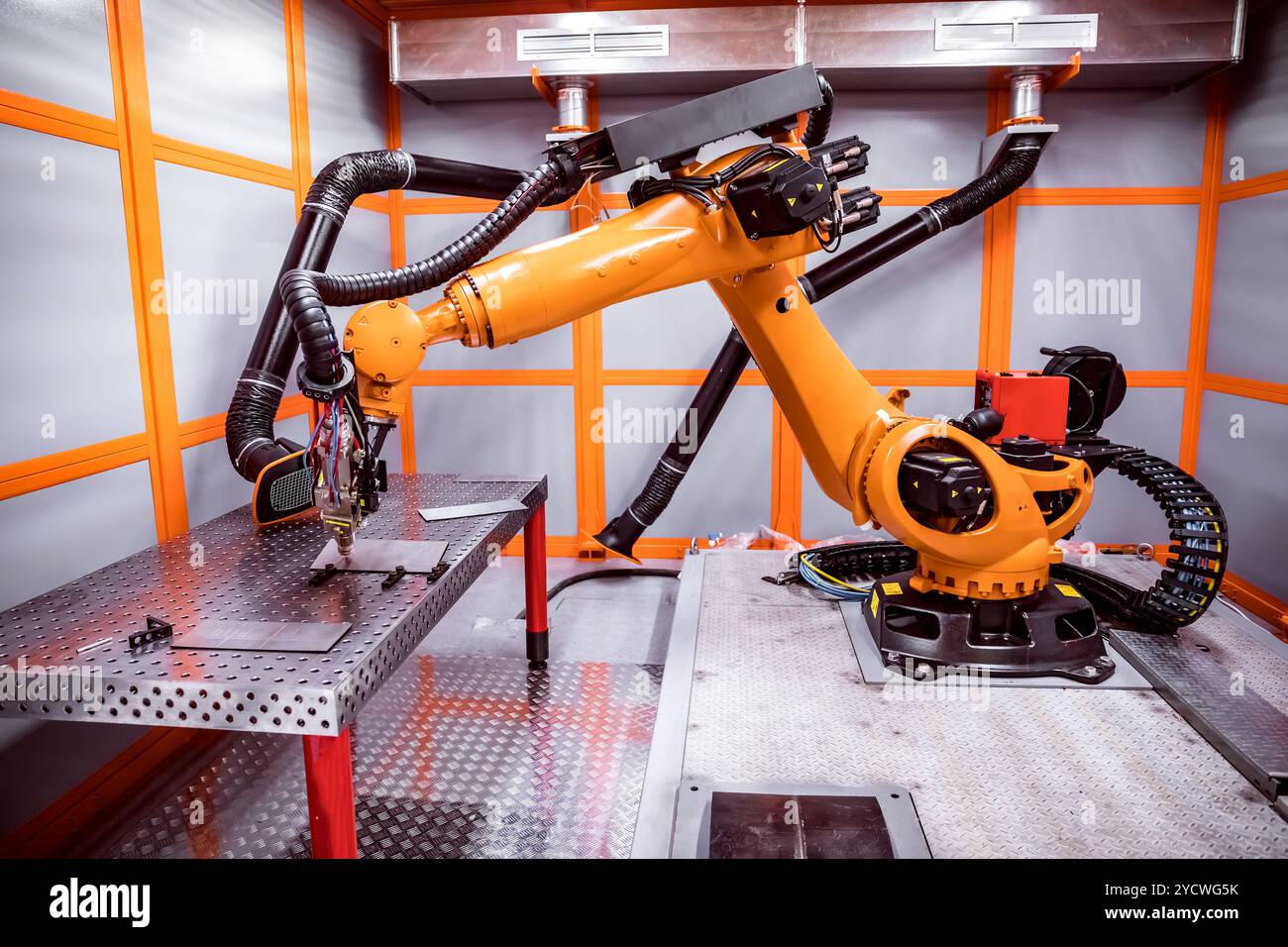 Faserlaser-Roboter-Fernschneidanlage Stockfoto