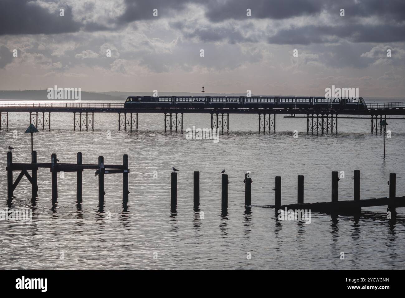 Southend Pier: Der längste Vergnügungspier der Welt. Der Sir John Betjeman Zug auf dem Pier. Stockfoto