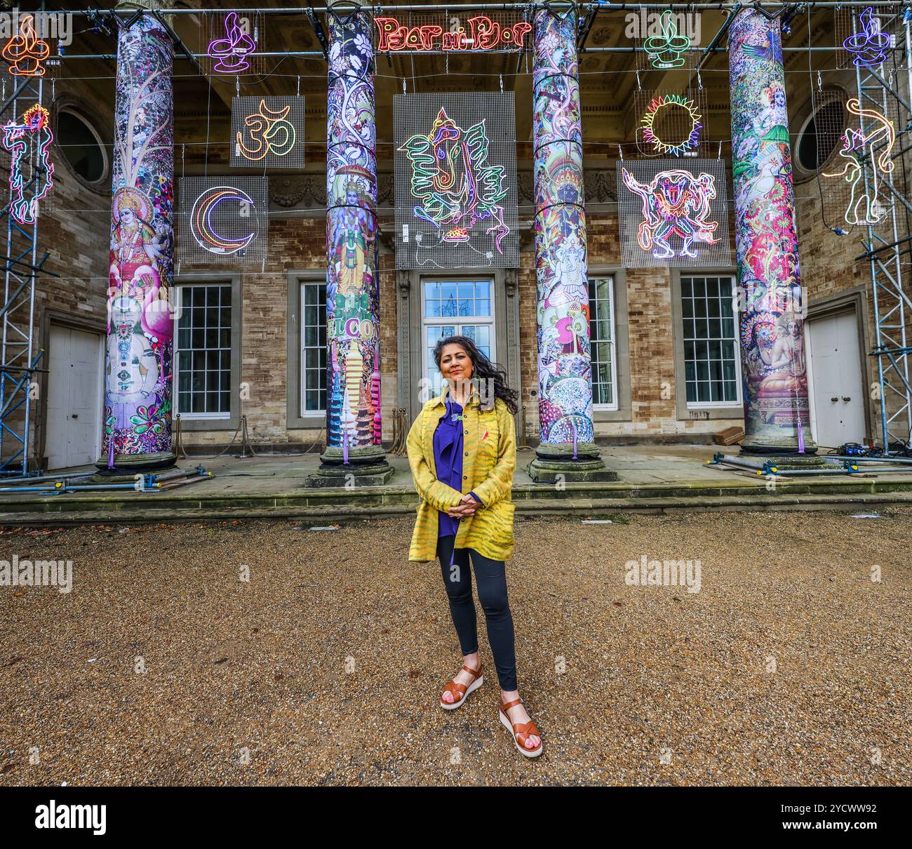 Compton Verney, Warwickshire, Großbritannien. Oktober 2024. Eine große neue Einzelausstellung von Chila Kumari Singh Burman , einer der berühmtesten und aufregendsten Künstler, die heute im Vereinigten Königreich arbeiten . (Bild) die Ausstellung zeigt neu Auftragsarbeiten, darunter ein Neon und eine Reihe von Arbeiten auf Papier, und wird eine breite Palette von Themen untersuchen, von Hindu Punjabi Identitäten über feministisches Denken, Bollywood-Idole, die Mischung von Populärkultur und hoher Kunst und Arbeitererfahrungen 26. Oktober 2024 - 1. März 2025.Paul Quezada-Neiman/Alamy Live News Credit: Paul Quezada-Neiman/Alamy Live News Stockfoto Compton Verney, Warwickshire, Großbritannien. Oktober 2024. Eine große neue Einzelausstellung von Chila Kumari Singh Burman , einer der berühmtesten und aufregendsten Künstler, die heute im Vereinigten Königreich arbeiten . (Bild) die Ausstellung zeigt neu Auftragsarbeiten, darunter ein Neon und eine Reihe von Arbeiten auf Papier, und wird eine breite Palette von Themen untersuchen, von Hindu Punjabi Identitäten über feministisches Denken, Bollywood-Idole, die Mischung von Populärkultur und hoher Kunst und Arbeitererfahrungen 26. Oktober 2024 - 1. März 2025.Paul Quezada-Neiman/Alamy Live News Credit: Paul Quezada-Neiman/Alamy Live News Stockfoto