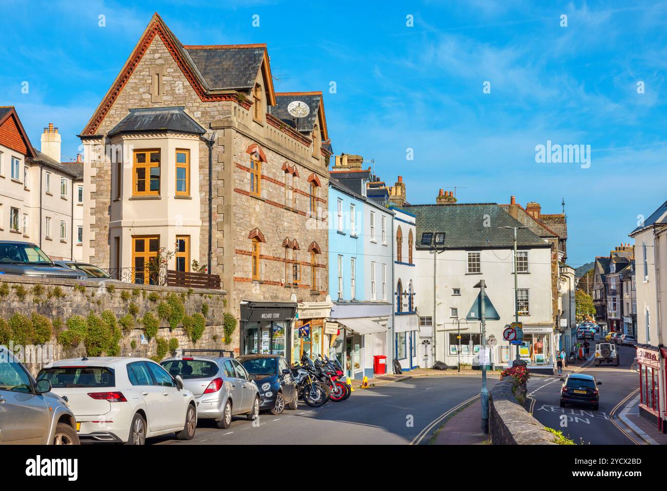 Blick auf die malerische Newcomen Road in Dartmouth. Devon, England Stockfoto