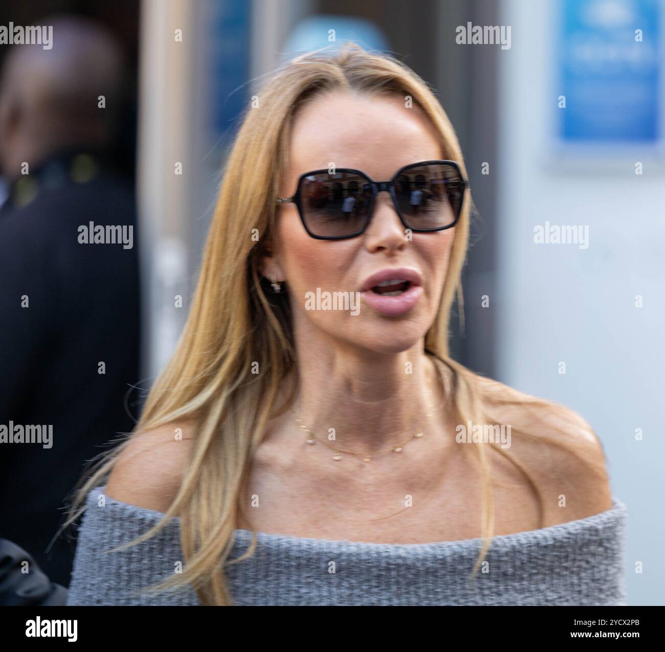 London, Großbritannien. Oktober 2024. Prominente Radiomoderatoren außerhalb von Global Radio London UK Amanda Holden, Credit: Ian Davidson/Alamy Live News Stockfoto