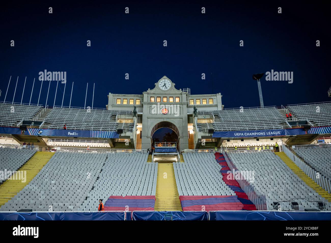 Barcelona, Spanien. Oktober 2024. Allgemeine Ansicht des Stadions während eines Spiels der UEFA Champions League zwischen FC Barcelona und Bayern München bei Estadi Olimpic Lluís Companys. Endergebnis: FC Barcelona 4 - Bayern München 1. Quelle: SOPA Images Limited/Alamy Live News Stockfoto