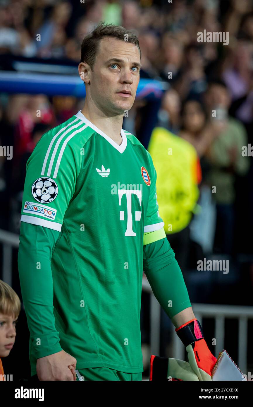 Torhüter Manuel neuer (FC Bayern München) sieht bei einem Spiel der UEFA Champions League zwischen FC Barcelona und Bayern München bei Estadi Olimpic LluÌs Companys an. Endergebnis: FC Barcelona 4 - Bayern München 1. (Foto: Felipe Mondino / SOPA Images/SIPA USA) Stockfoto