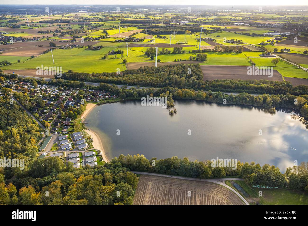 Luftbild, Wolfssee und Wohnsiedlung Ferienpark am Wolfssee mit Strand, Vehlingen, Isselburg, Niederrhein, Nordrhein-Westfalen, Deutschland ACHTUNGxMINDESTHONORARx60xEURO *** Luftsicht, Wolfssee und Wohnsiedlung Ferienpark am Wolfssee mit Strand, Vehlingen, Isselburg, Niederrhein, Nordrhein-Westfalen, Deutschland ACHTUNGxMINDESTHONORARx60xEURO Stockfoto