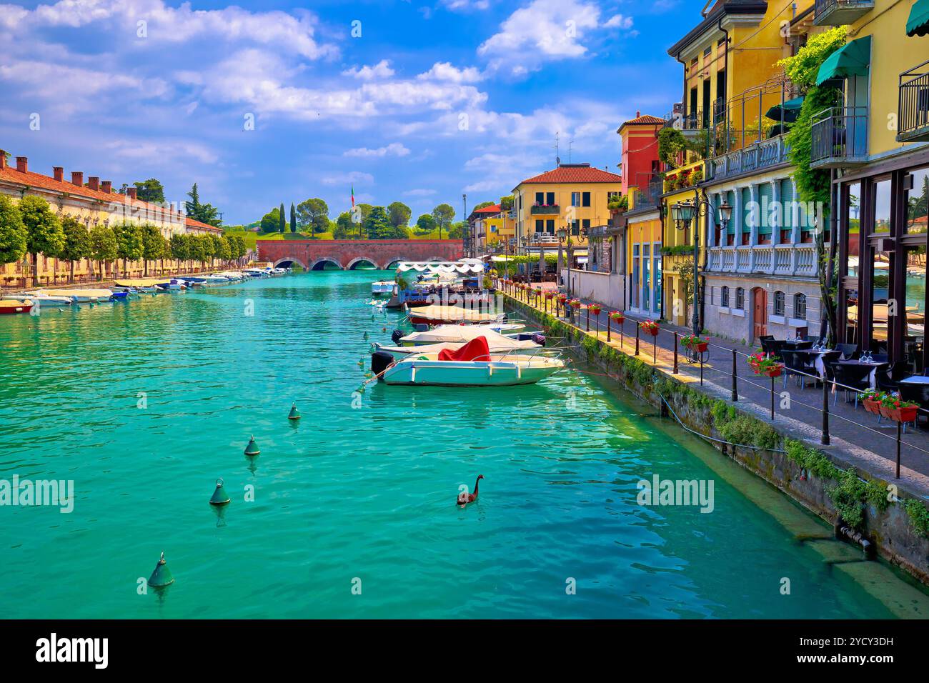 Peschiera del Garda bunte Waterfront und italienische Architektur anzeigen Stockfoto