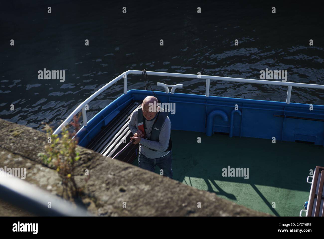 Donnerstag, 24. Oktober 2024 Hull Marina, Hull, E. Yorkshire. Das Vergnügungsschiff „My Mate“ sah, wie es nach einer möglichen Rettungsmission in New Holland (Lincs) in Hull Marina zurückkehrte. Das Schiff wurde auf der Humber gesichtet und sein Fortschritt folgt durch die Schleuse und in die Marina. Bridget Catterall / AlamyLiveNews Stockfoto