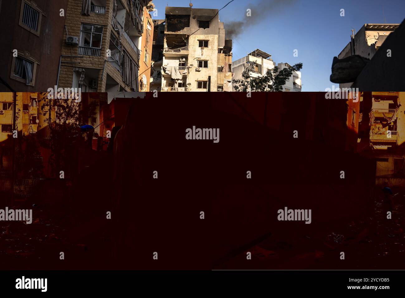 Ghobeiry, Libanon. Oktober 2024. Drei Männer räumen den Parkplatz hinter einem von Israel bombardierten Gebäude in der Nachbarschaft Ghobeiry am Stadtrand von Beirut auf. Der Krieg zwischen Israel und der Hisbollah hat nach Angaben der libanesischen Behörden bereits mehr als 2.400 Menschen das Leben gekostet und 1,2 Millionen zur Flucht aus ihren Häusern gezwungen. (Credit Image: © Ximena Borrazas/SOPA images via ZUMA Press Wire) NUR REDAKTIONELLE VERWENDUNG! Nicht für kommerzielle ZWECKE! Stockfoto