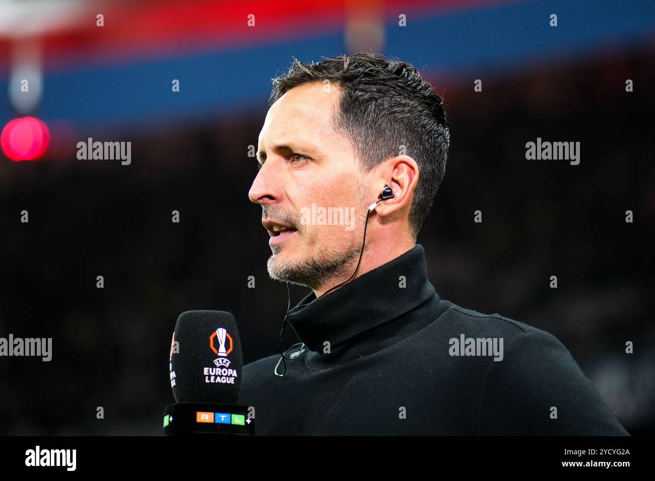 Dino Toppmoeller (Eintracht Frankfurt, Trainer) beim TV Interview vor der Partie. GER, Eintracht Frankfurt gegen Rigas FS, Fussball, UEFA Europa League, 3. Spieltag, Spielzeit 2024/25, 24.10.2024. Foto: Eibner-Pressefoto/Florian Wiegand Stockfoto