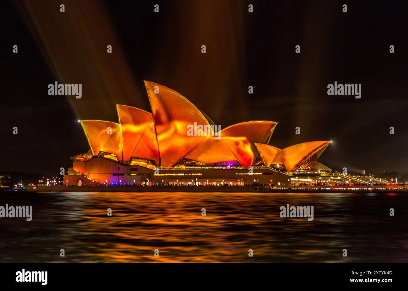 Das vivid Sydney beleuchtet das Opernhaus in lebendigen Farben und Mustern Stockfoto