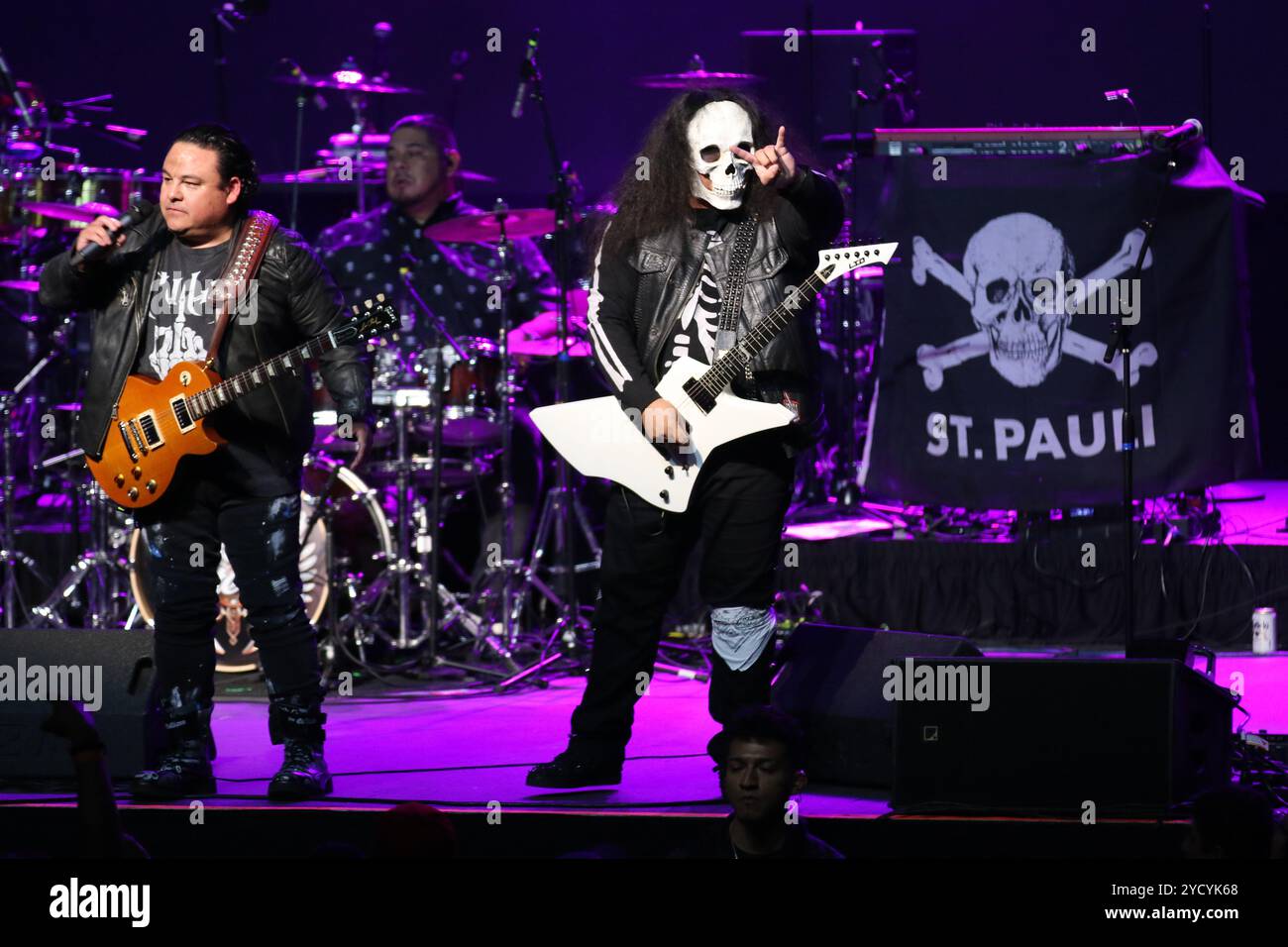 Dallas, Usa. Oktober 2024. Jorge Fonseca und Juan Ruiz vom Foco de Atelier treten während der Panteon Rococo ESTA Noche U.S.A. Tour 2024 in der Fabrik in Deep Ellum auf. Am 18. Oktober 2024 in Dallas, Texas. (Foto: Javier Vicencio/Eyepix/SIPA USA) Credit: SIPA USA/Alamy Live News Stockfoto