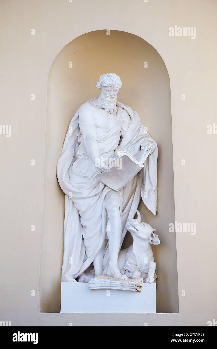 Schönen antiken Skulptur am Eingang der Kathedrale am Cathedral Square in Vilnius, Litauen Stockfoto