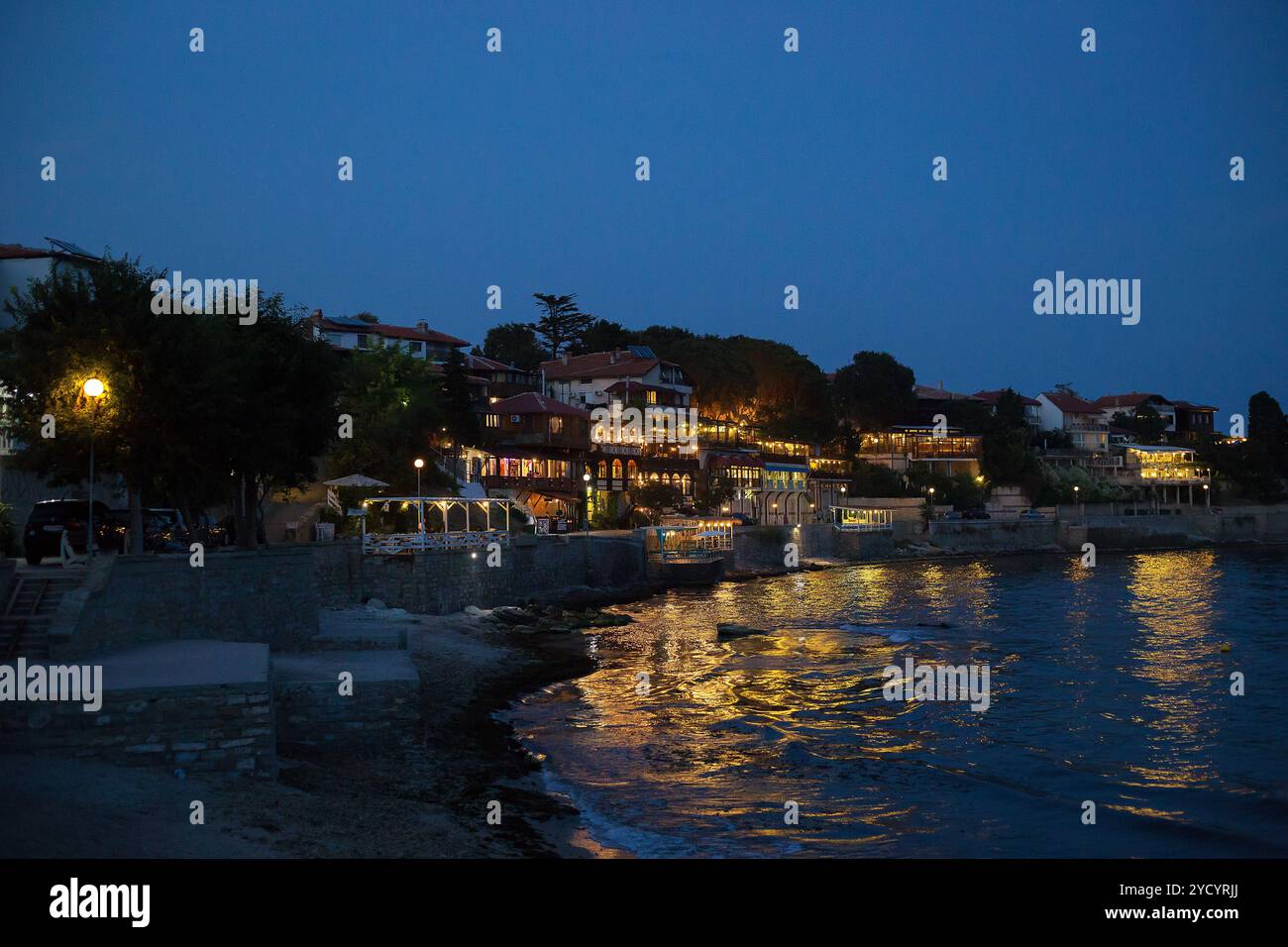 Wunderschöne Altstadt von Nessebar Sommernacht. Stockfoto