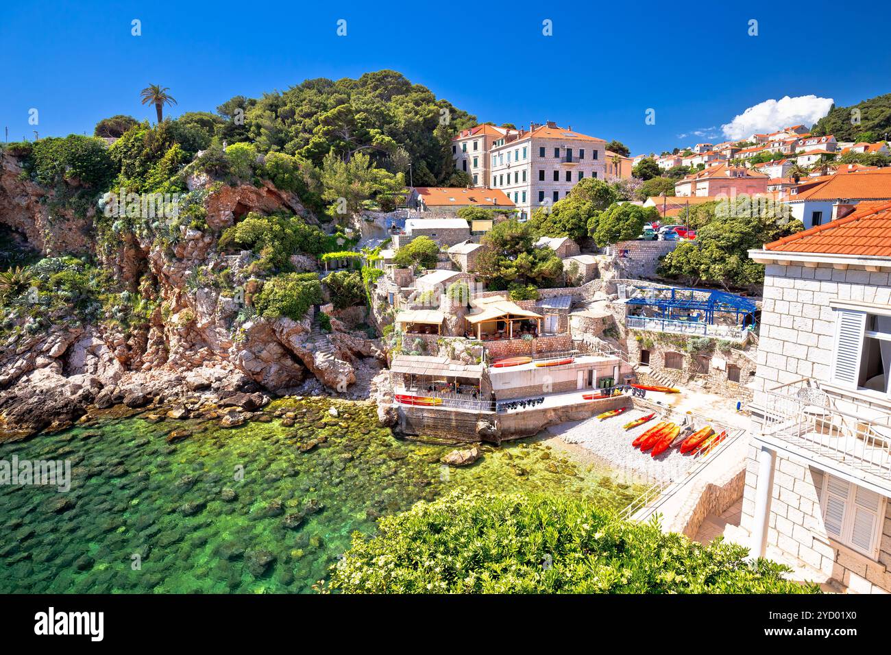 Dubrovnik türkisfarbener Strand unter den Klippen Blick Stockfoto