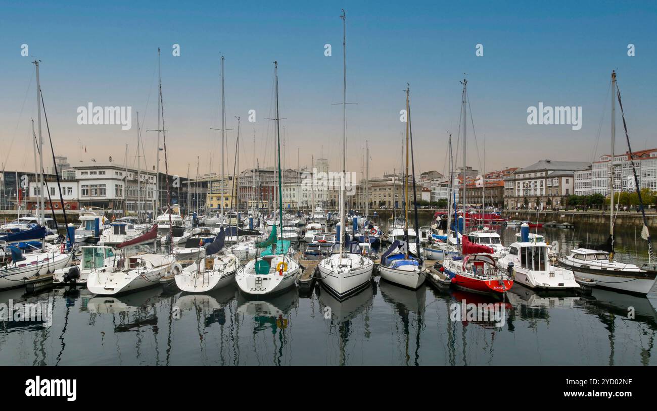 Editoria A Coruna, Spanien - 30. September 2024: Yachten im Yachthafen von A Coruna in der Region Galicien im Nordwesten Spaniens. Stockfoto