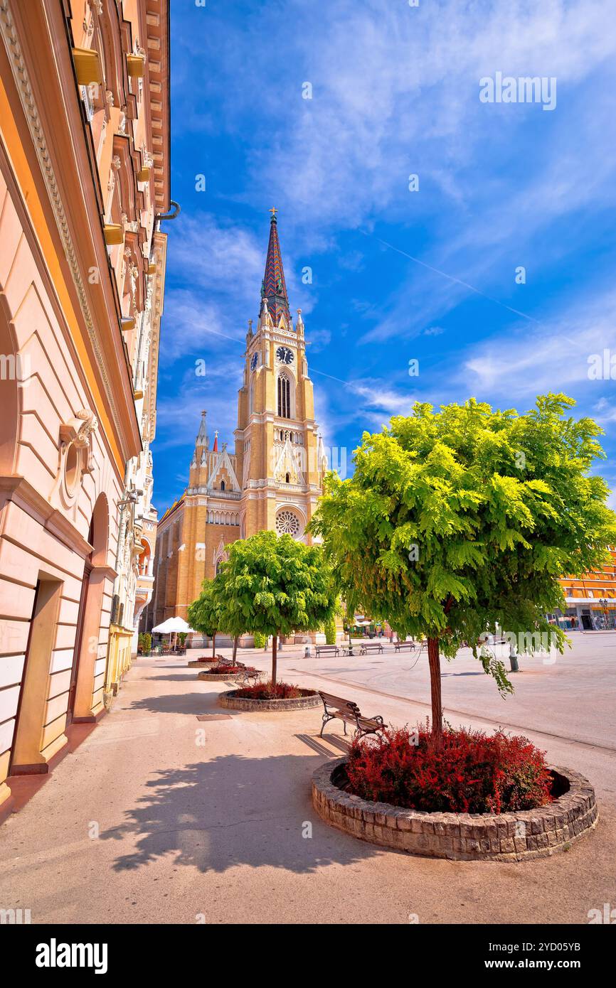 Platz Novi Sad und Kathedrale mit farbenfrohem Blick Stockfoto