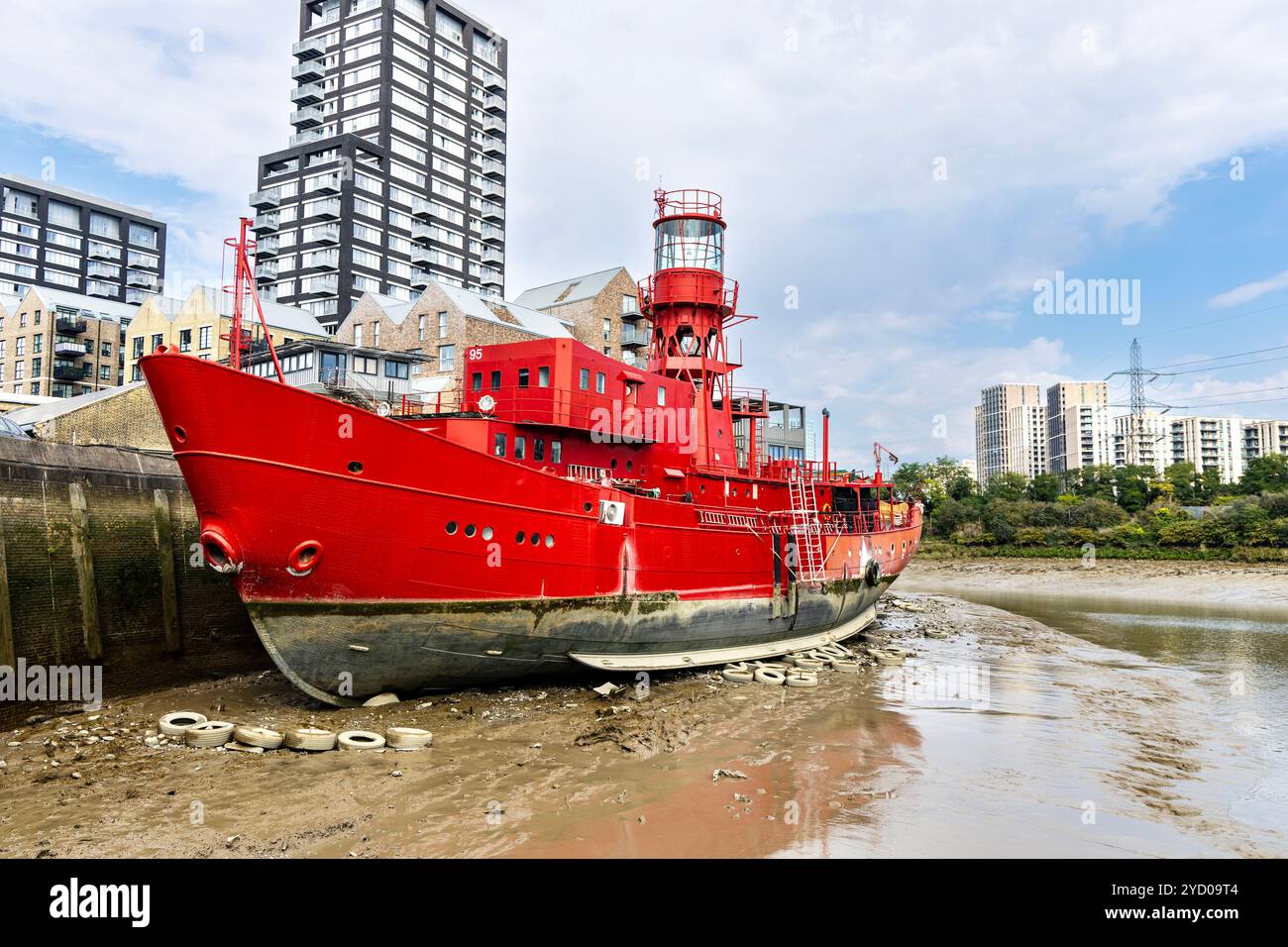 Lightship 95 umgebautes Aufnahmestudio Boot an der Trinity Buoy Wharf, London, England Stockfoto