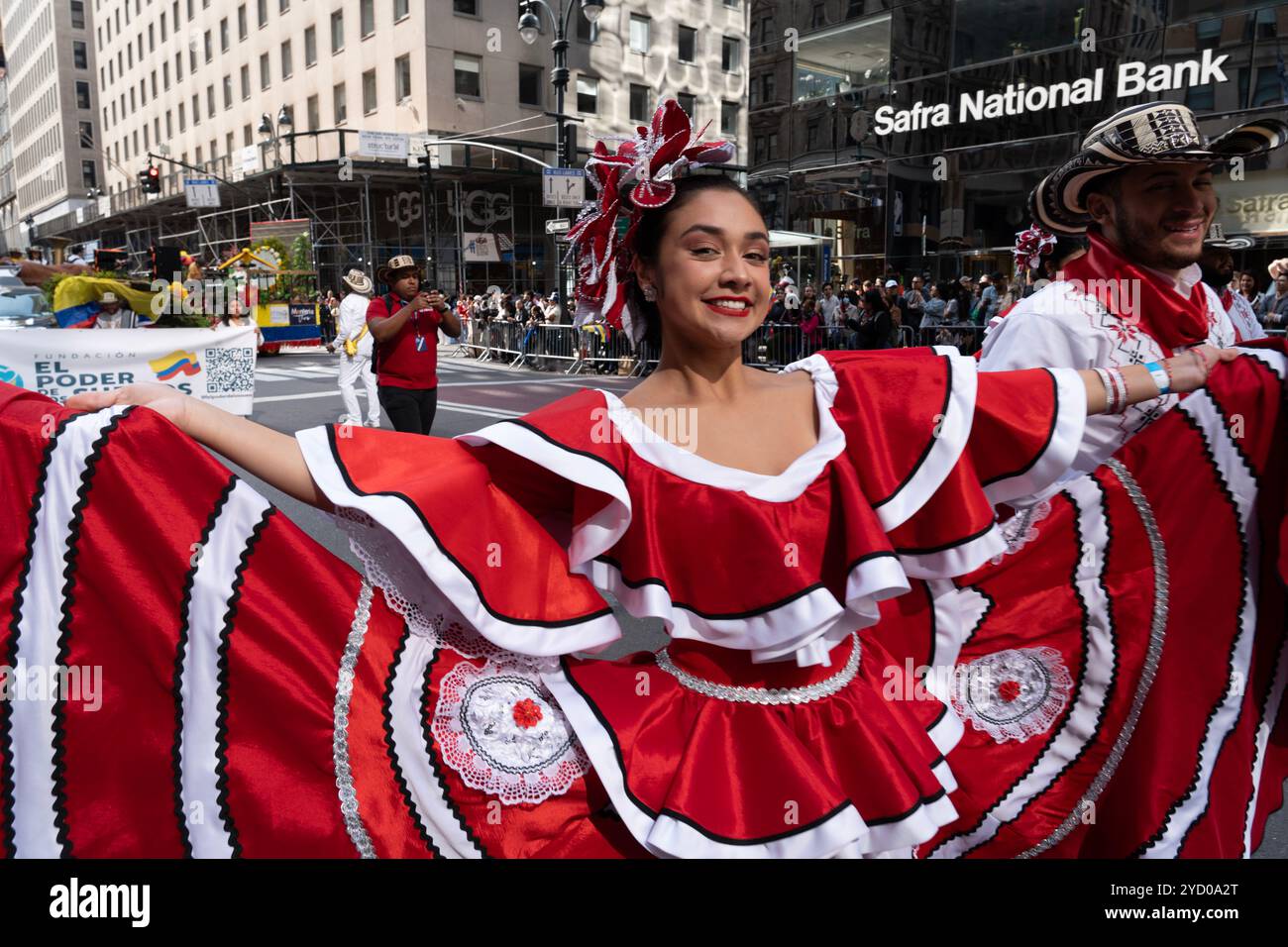 Columbia war 2024 bei der International Hispanic Day Parade auf der 5th Avenue in New York City gut vertreten. Stockfoto