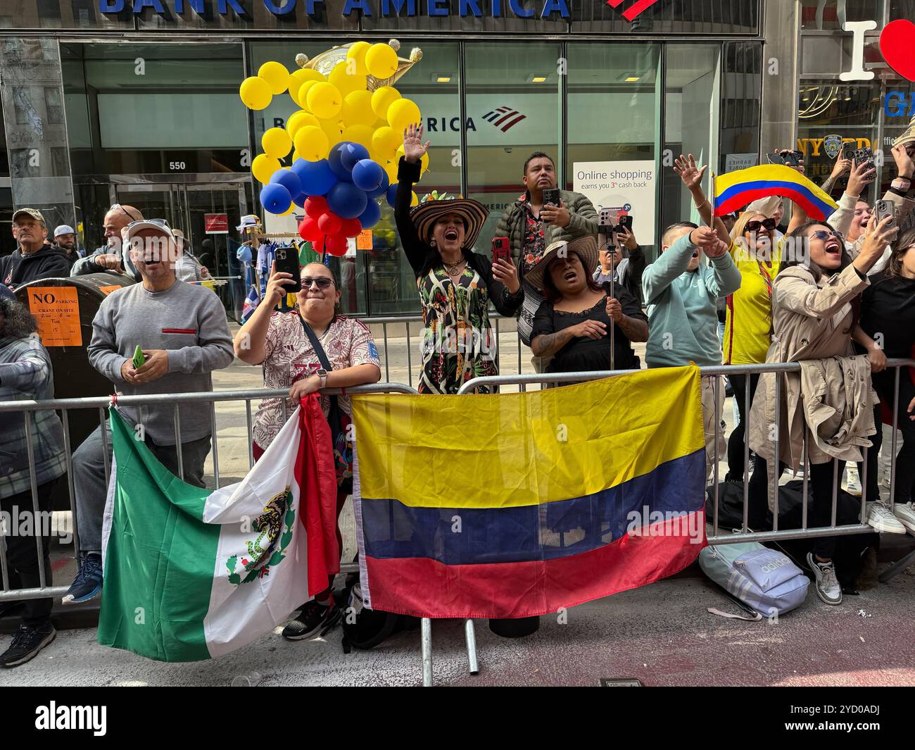 Columbia war 2024 bei der International Hispanic Day Parade auf der 5th Avenue in New York City gut vertreten. Stockfoto