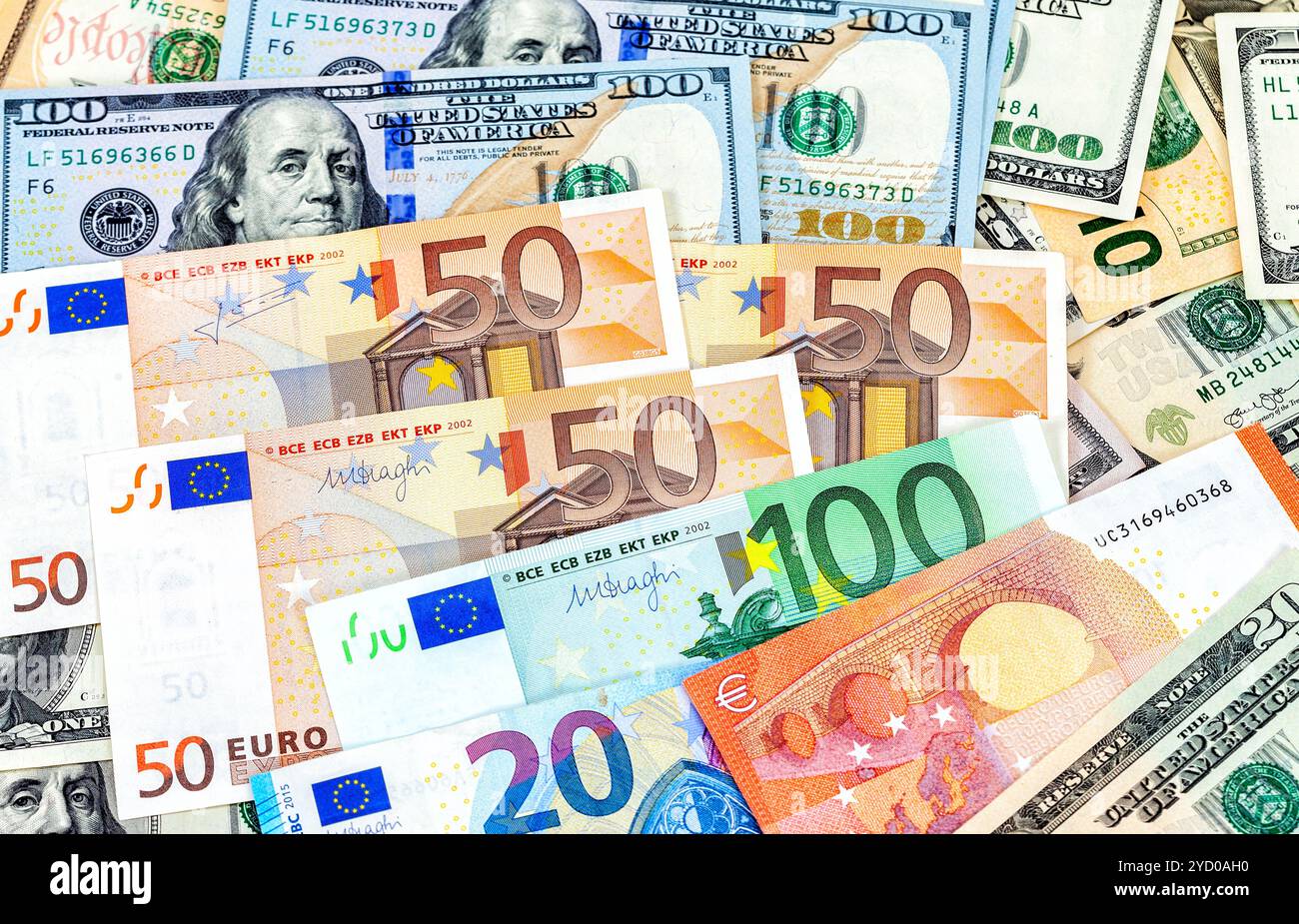 Geldhintergrund aus der Papierwährung Euro und Dollar Stockfoto