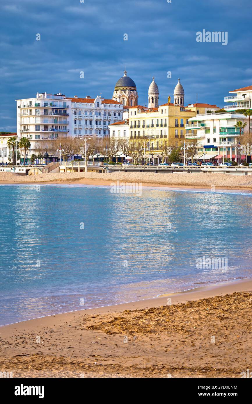 Saint Raphael Strand und Blick aufs Wasser, berühmtes Touristenziel der französischen riviera Stockfoto