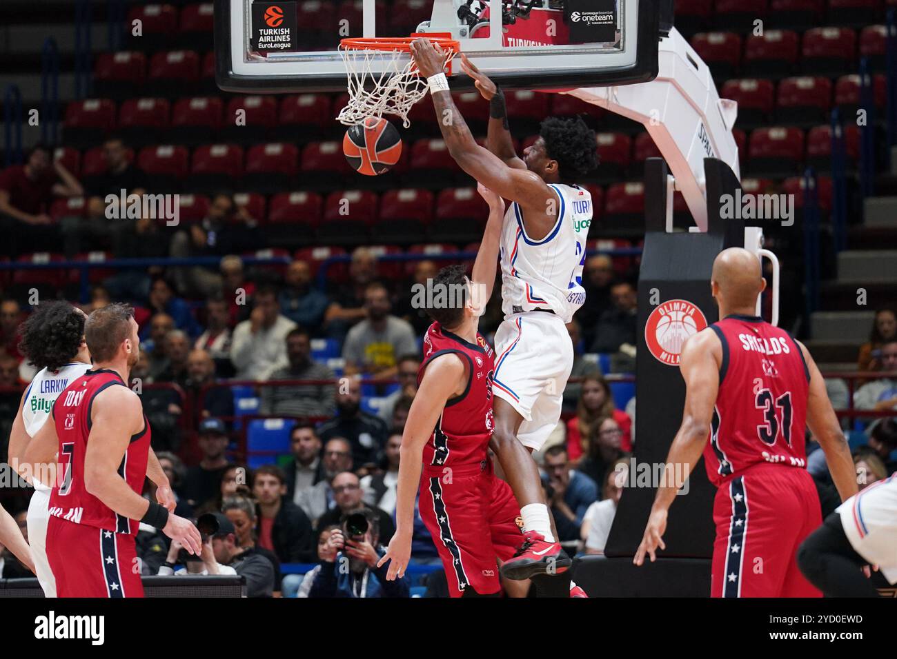 DAN OTURU (ANADOLU EFES ISTANBUL) während der EA7 Emporio Armani Milano gegen Anadolu Efes Istanbul, Basketball Euroleague Spiel in Mailand, Italien, 24. Oktober 2024 Stockfoto