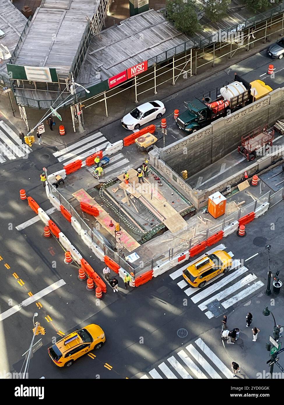 Infrastrukturverbesserungen im Park Avenue Median an an der E. 34th St., 2024, New York City, USA Stockfoto