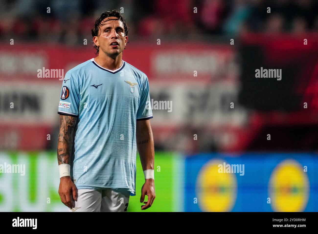 Enschede, Niederlande. Oktober 2024. ENSCHEDE, NIEDERLANDE - 24. OKTOBER: Luca Pellegrini von SS Lazio sieht beim Spiel der UEFA Europa League 2024/25 League Phase MD3 zwischen dem FC Twente und S.S. Lazio am 24. Oktober 2024 im FC Twente Stadion in Enschede, Niederlande, an. (Foto: Rene Nijhuis/MB Media) Credit: MB Media Solutions/Alamy Live News Stockfoto