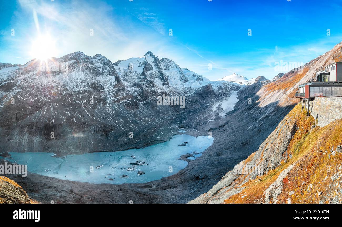 Majestätische Herbstlandschaft des Pasterze Gletschers und des Großglockner Massivs. Beliebtes Reiseziel. Lage: Großglockner Hochalpenstraße, zwischen Stockfoto