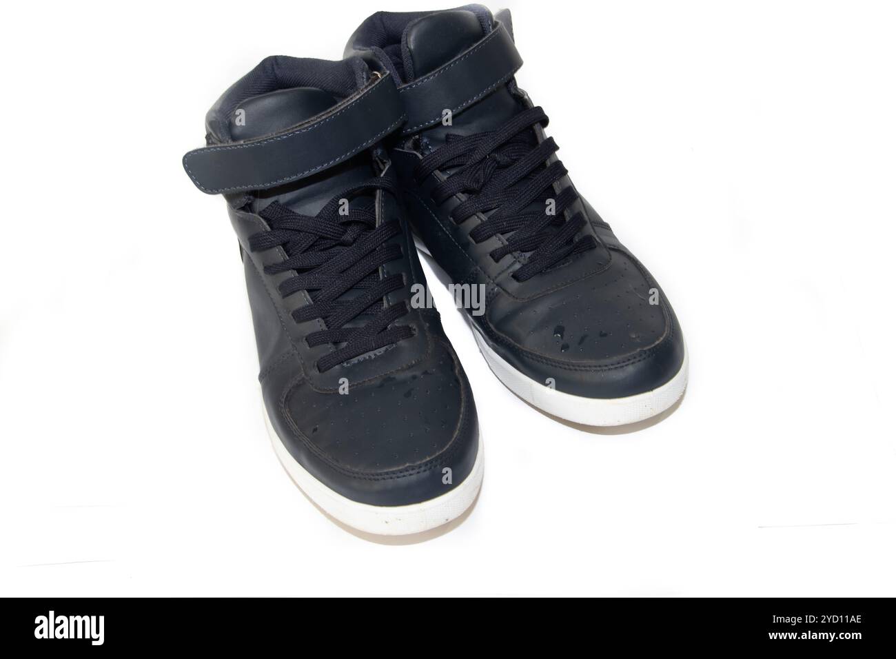 Blaue Sport Männer Sneakers isoliert auf weißem Hintergrund. Sportschuhe, Herrenschuhe. Stockfoto