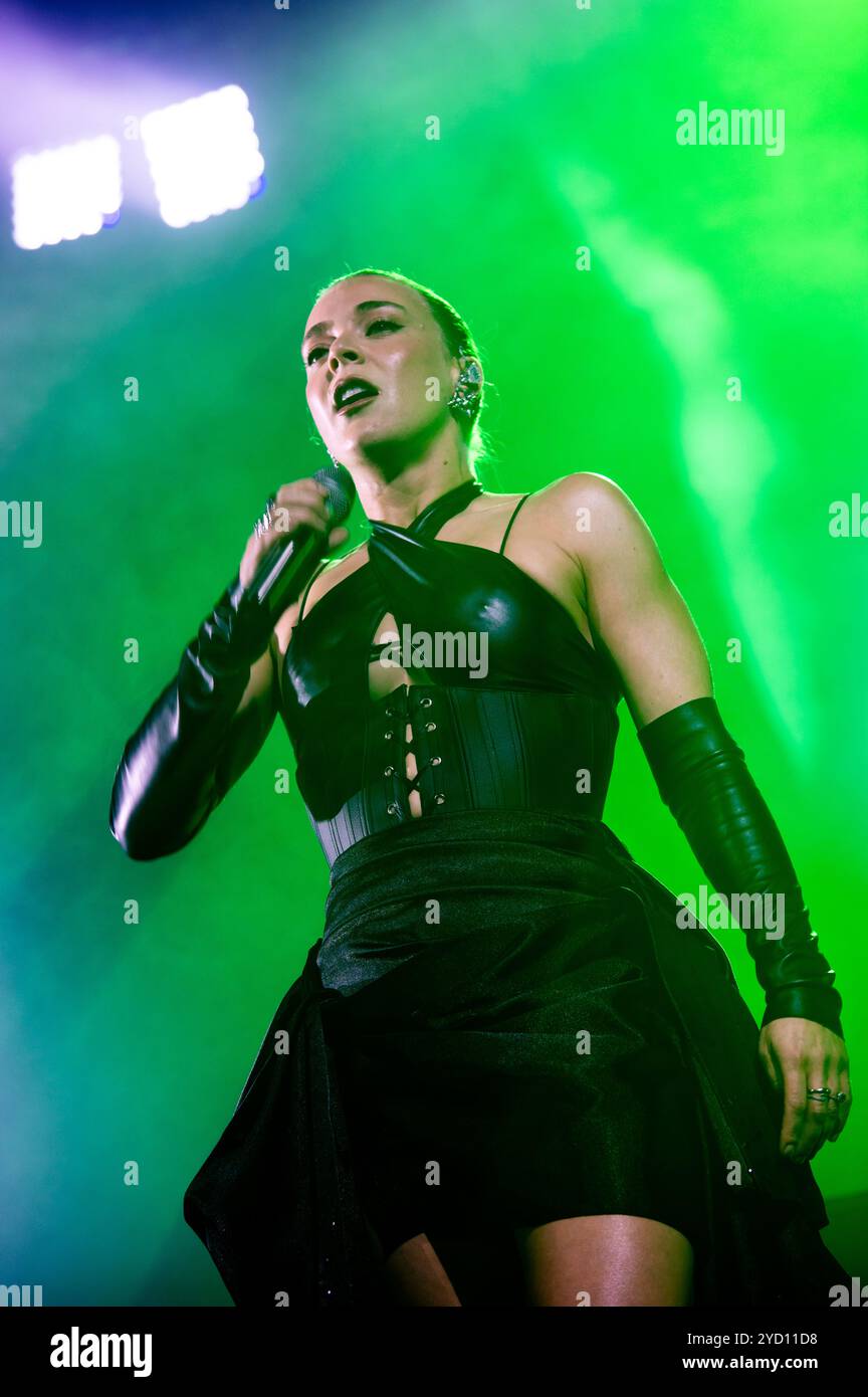 London, Vereinigtes Königreich. Oktober 2024. Becky Hill bringt die Menge in der Wembley Arena auf die Beine. Cristina Massei/Alamy Live News Stockfoto