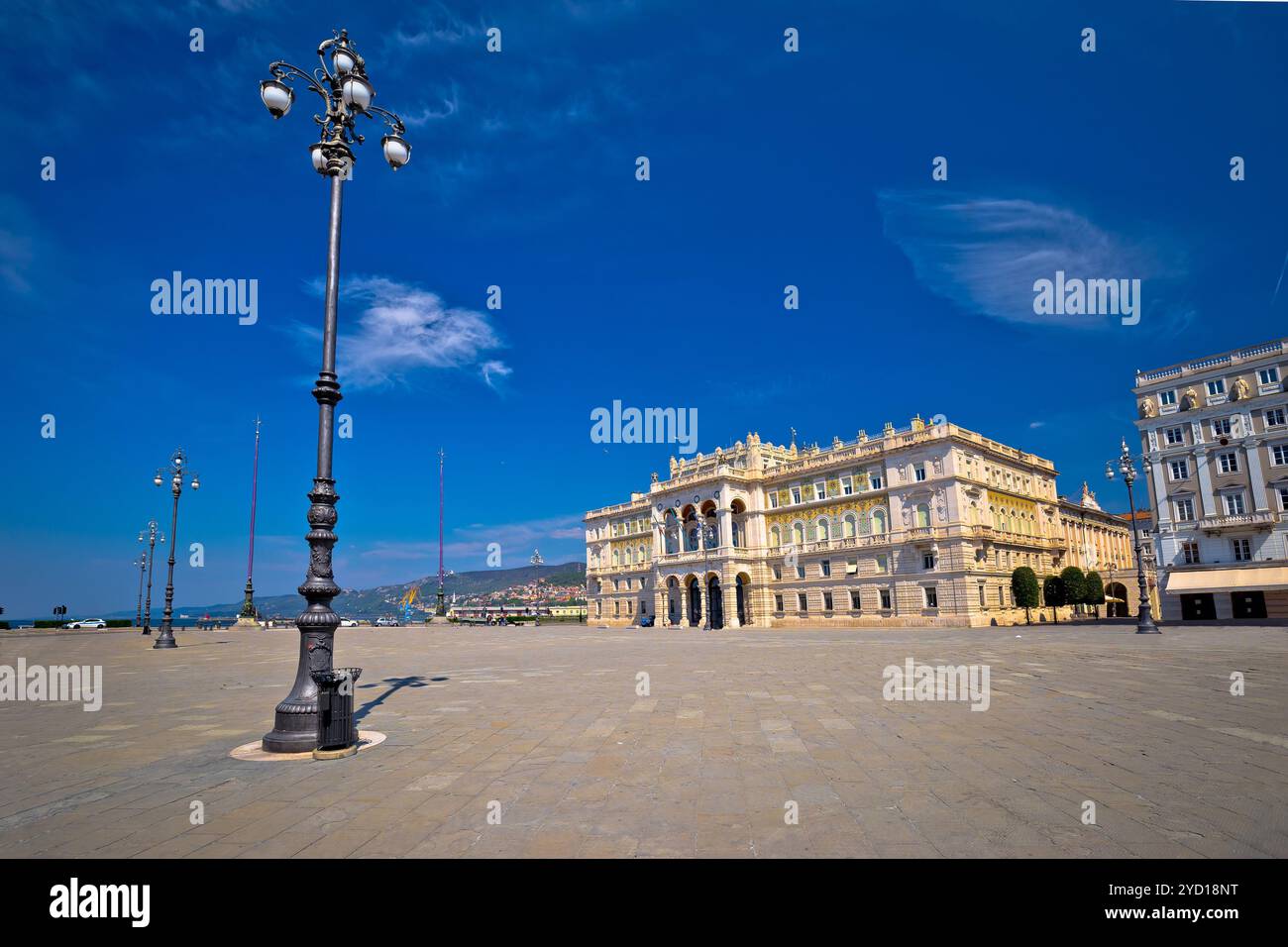Piazza Unita d Italia mit Blick auf Triest Stockfoto