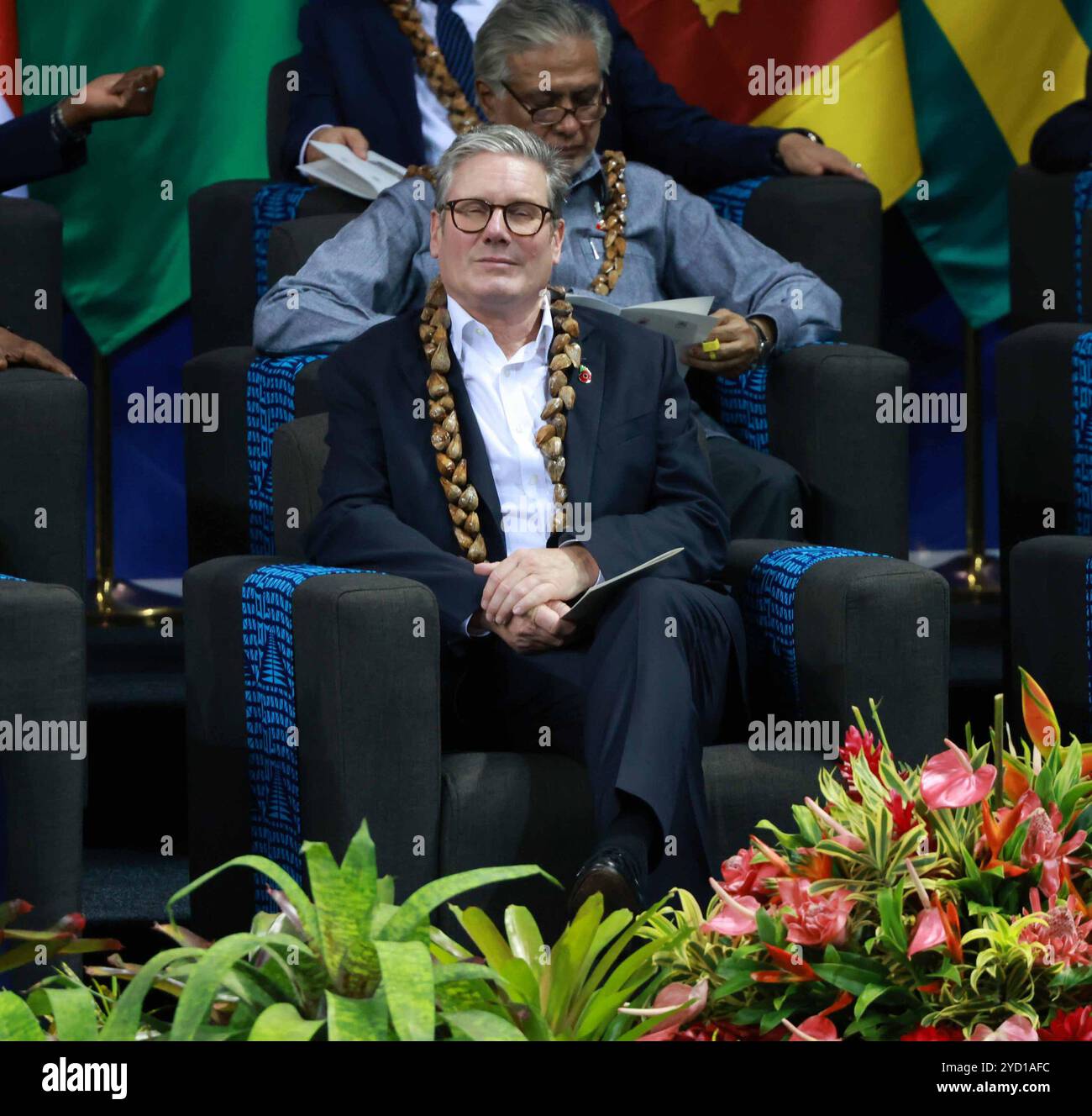 Premierminister Sir Keir Starmer wurde vor der Eröffnungsrede von König Karl III. Auf dem Treffen der Regierungschefs des Commonwealth in Apia, Samoa, am sechsten Tag des königlichen Besuchs in Australien und Samoa ERNEUT ÜBERMITTELT. Bilddatum: Freitag, 25. Oktober 2024. Stockfoto