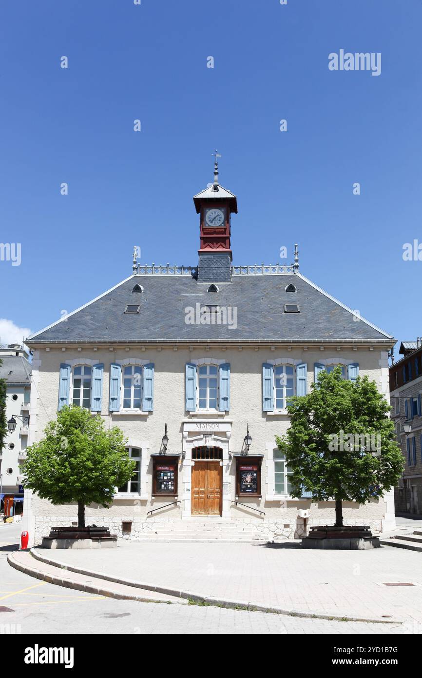 Historisches Haus und altes Hotel de Ville in Villard-de-Lans, Frankreich Stockfoto