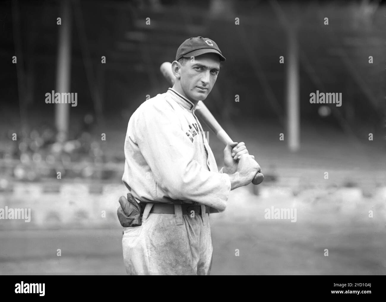Shoeless Joe Jackson, Black Betsy in Hand, während seiner Saison 1913 bei den Cleveland NAPs. Foto von Charles Conlon, Vintage American Baseball Foto. Stockfoto