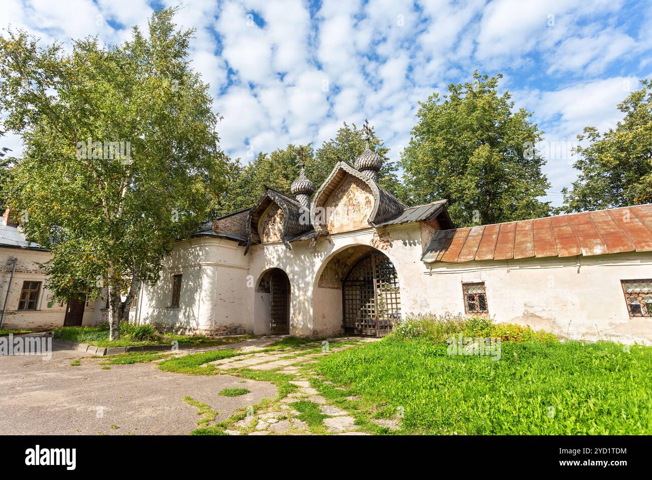 Das Tor der Znamensky-Kathedrale in Veliky Nowgorod, Russland Stockfoto