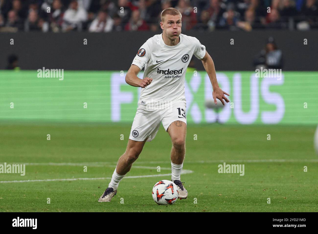 Frankfurt, Deutschland. Oktober 2024. UEFA Europa League - Eintracht Frankfurt - Rigas FS am 24.10.2024 im Deutsche Bank Park in Frankfurt Rasmus Kristensen (Frankfurt 13) am Ball Foto: Osnapix Credit: dpa/Alamy Live News Stockfoto