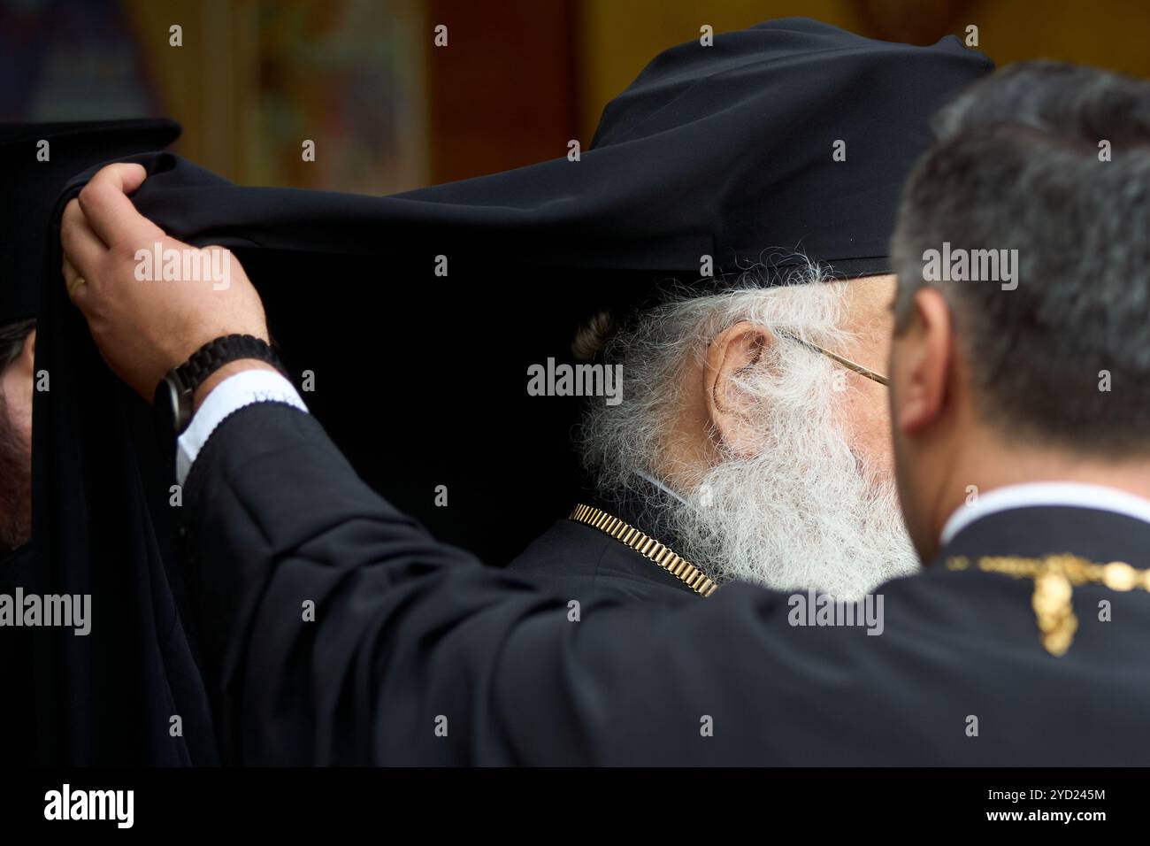 Bukarest, Rumänien. 24. Oktober 2024: Erzbischof Georg von Zypern nimmt an der Prozession des Heiligen Demetrius des Neuen Teil, des Beschützers von Bukarest. Quelle: Lucian Alecu/Alamy Live New Stockfoto