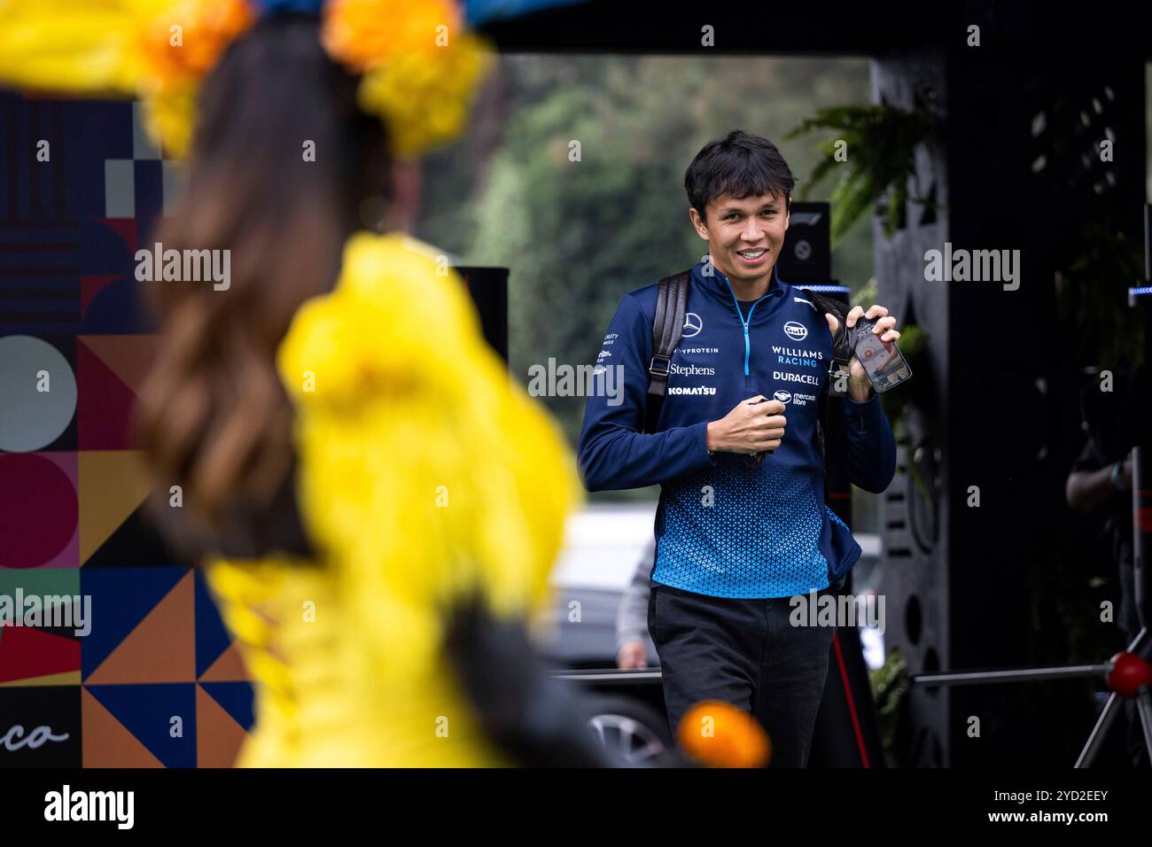 Mexiko-Stadt, Vereinigte Staaten. Oktober 2024. Alexander Albon (Williams Racing, Thailand, #23), davor La Catrina, MEX, Formel 1 Weltmeisterschaft, Grand Prix von Mexiko City, Autodromo Hermanos Rodriguez, Media Day, 24.10.2024 Foto: Eibner-Pressefoto/Michael Memmler Credit: dpa/Alamy Live News Stockfoto