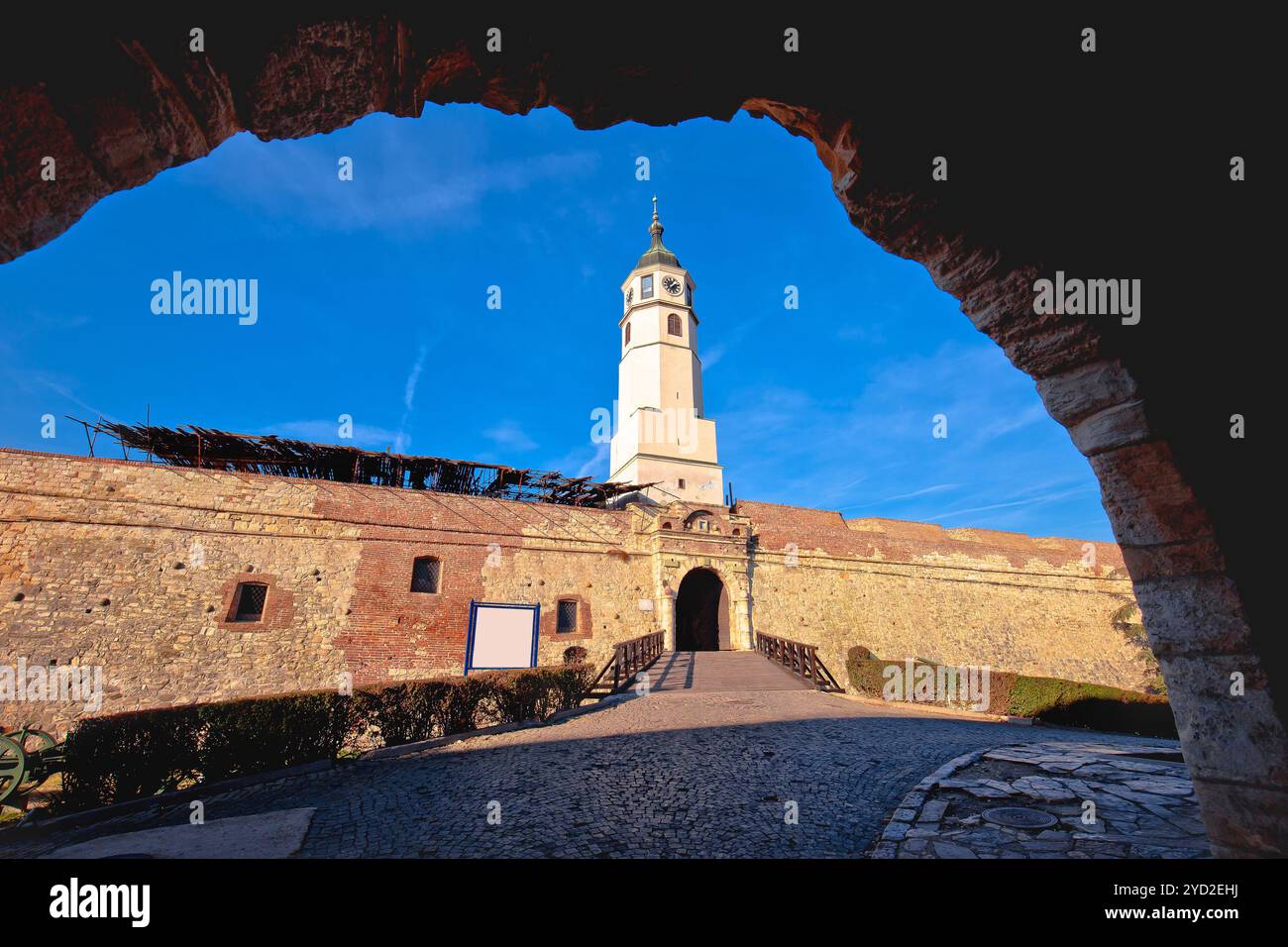 Belgrad. Blick auf das alte Stadttor und den Turm von Kalemegdan Stockfoto